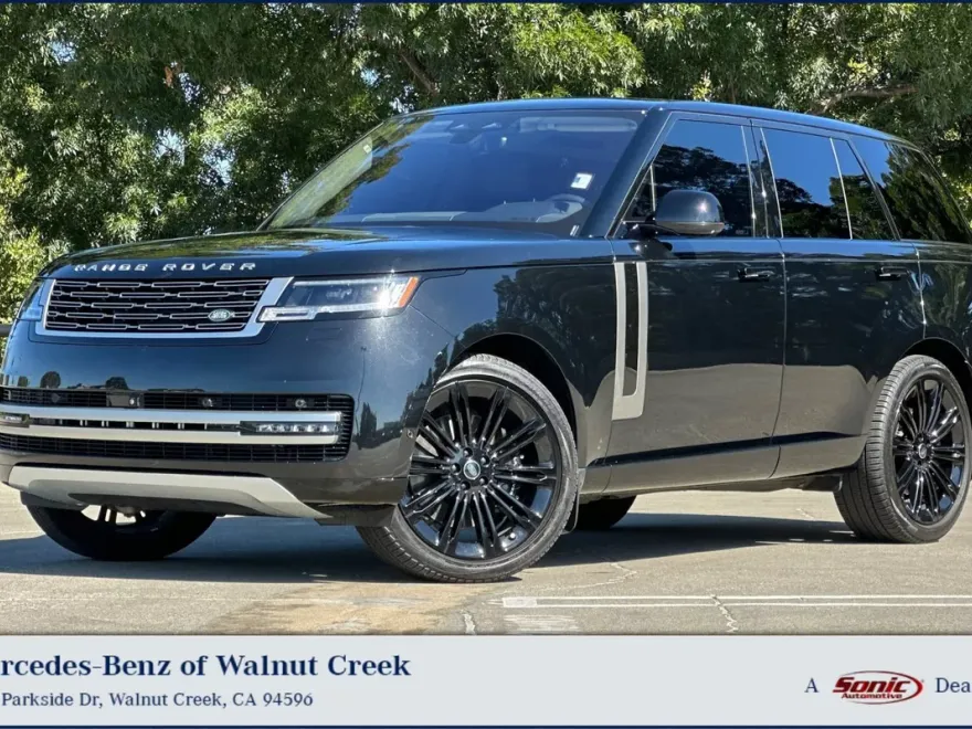 2023 Land Rover Range Rover SE photo 1