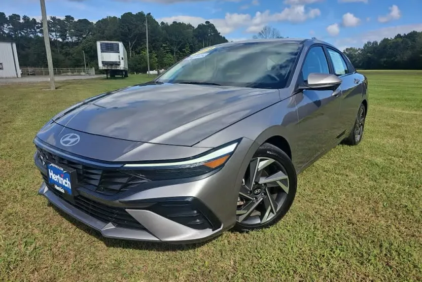2024 Hyundai Elantra Limited photo 1