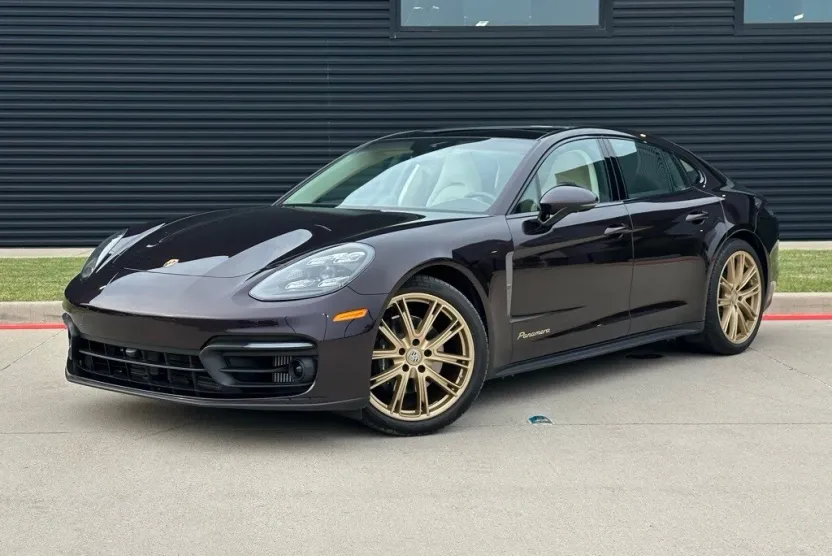 2023 Porsche Panamera Platinum photo 1