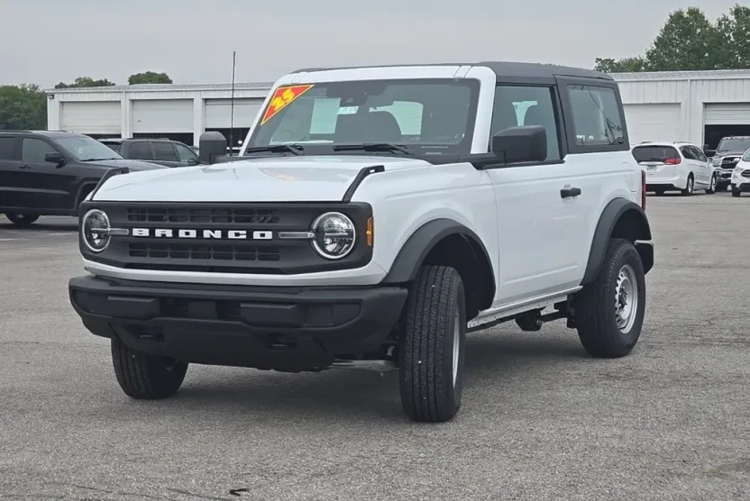 2025 Ford Bronco Base photo 1