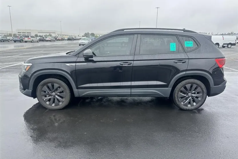 2022 Volkswagen Taos S photo 1