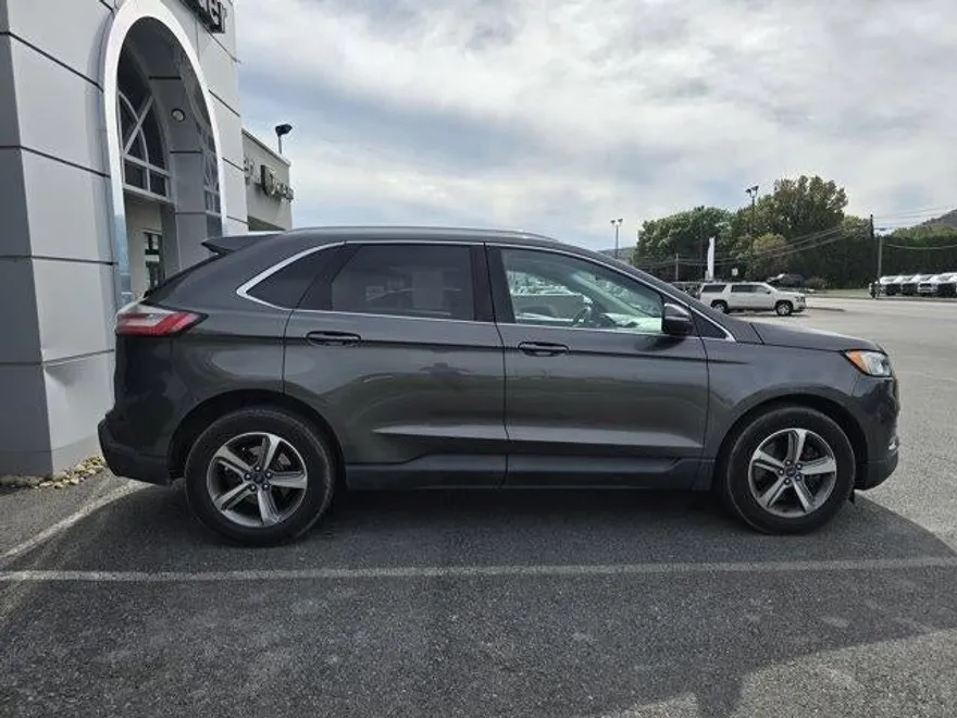 2019 Ford Edge SEL photo 1