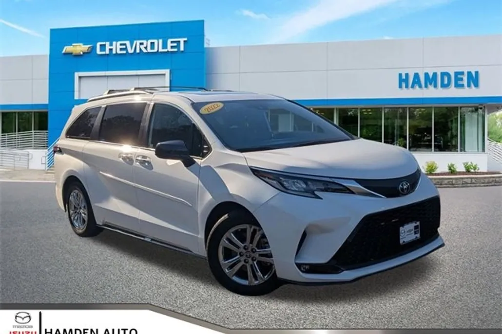 2022 Toyota Sienna XSE photo 1
