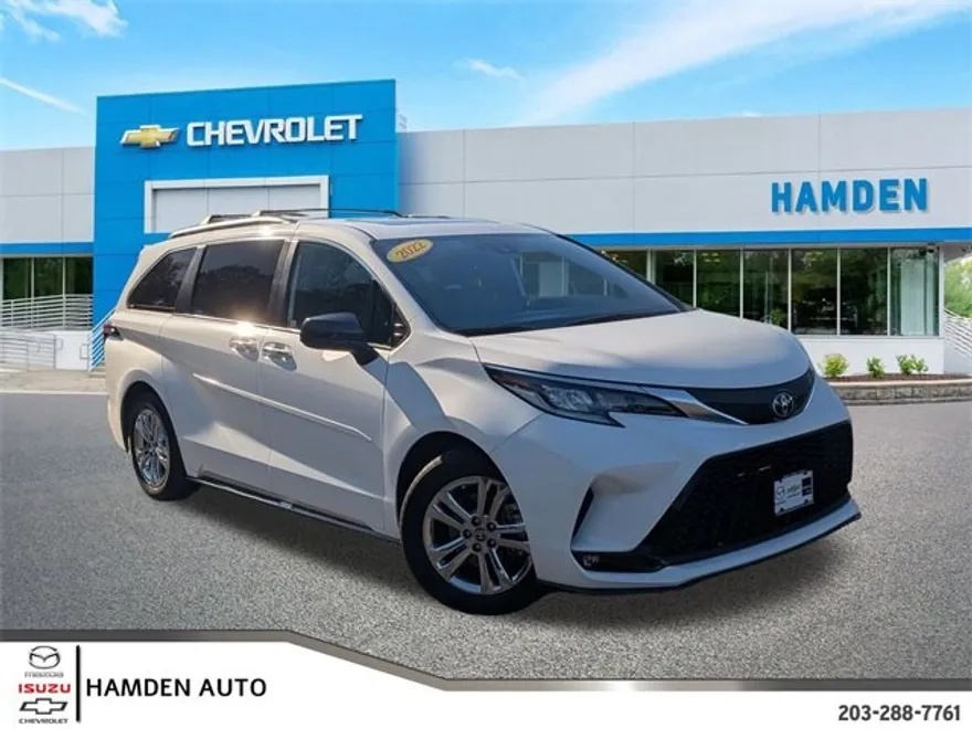 2022 Toyota Sienna XSE photo 1