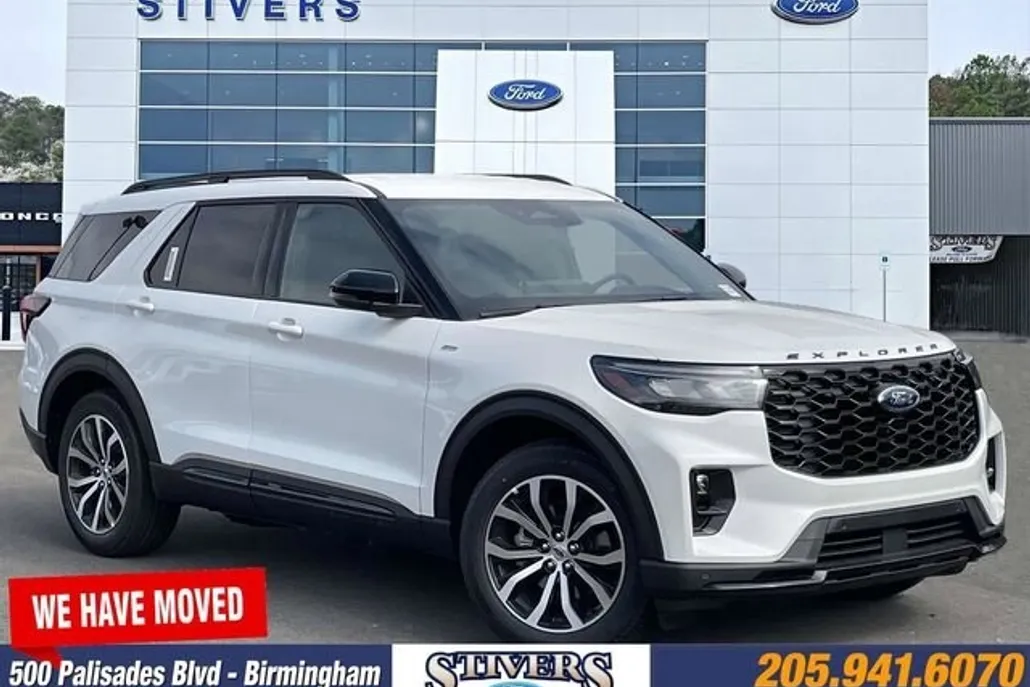2025 Ford Explorer ST-Line photo 1