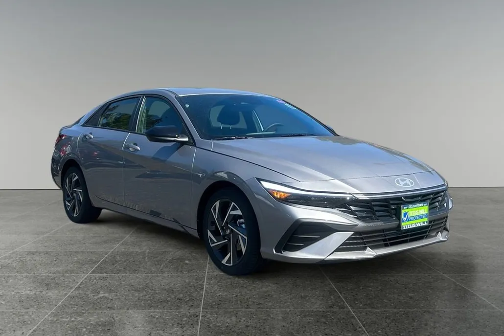 2025 Hyundai Elantra SEL Sport photo 1