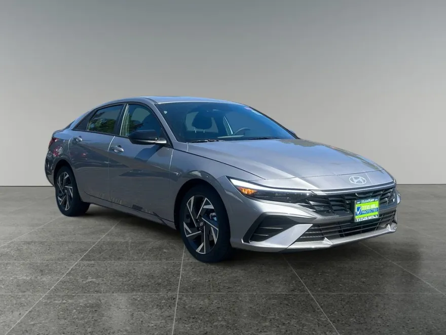2025 Hyundai Elantra SEL Sport photo 1
