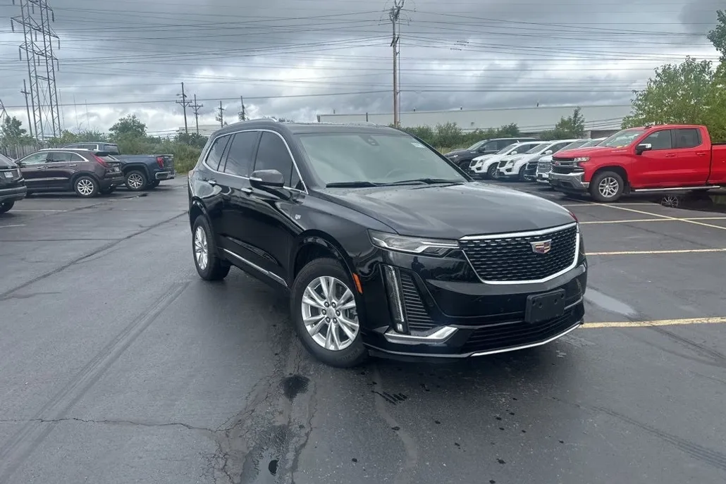 2023 Cadillac XT6 Luxury photo 1