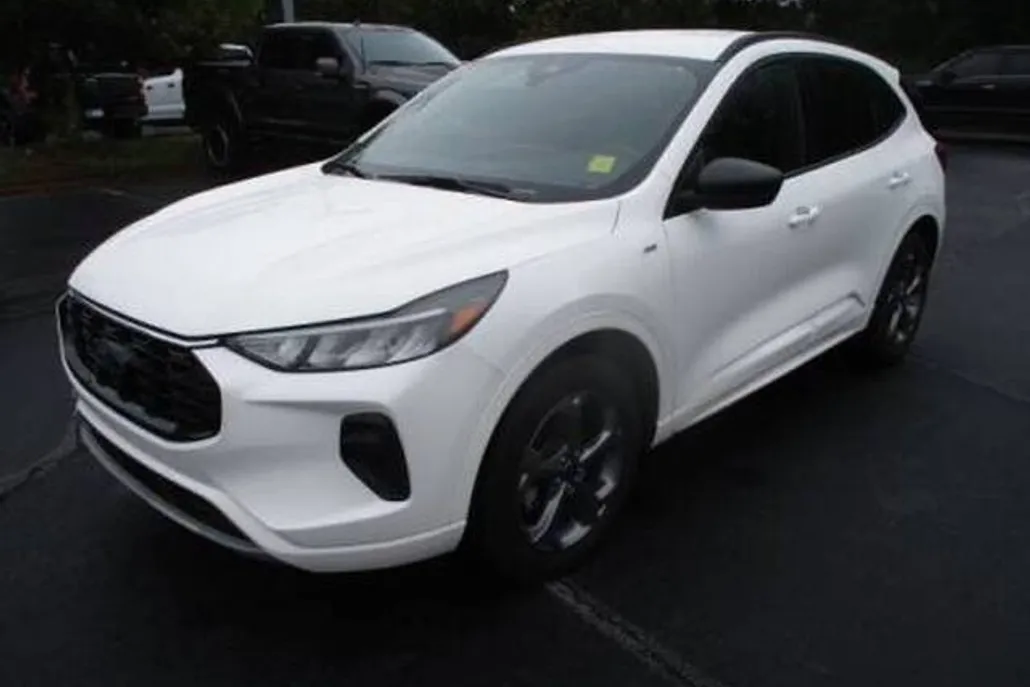 2024 Ford Escape ST-Line photo 1