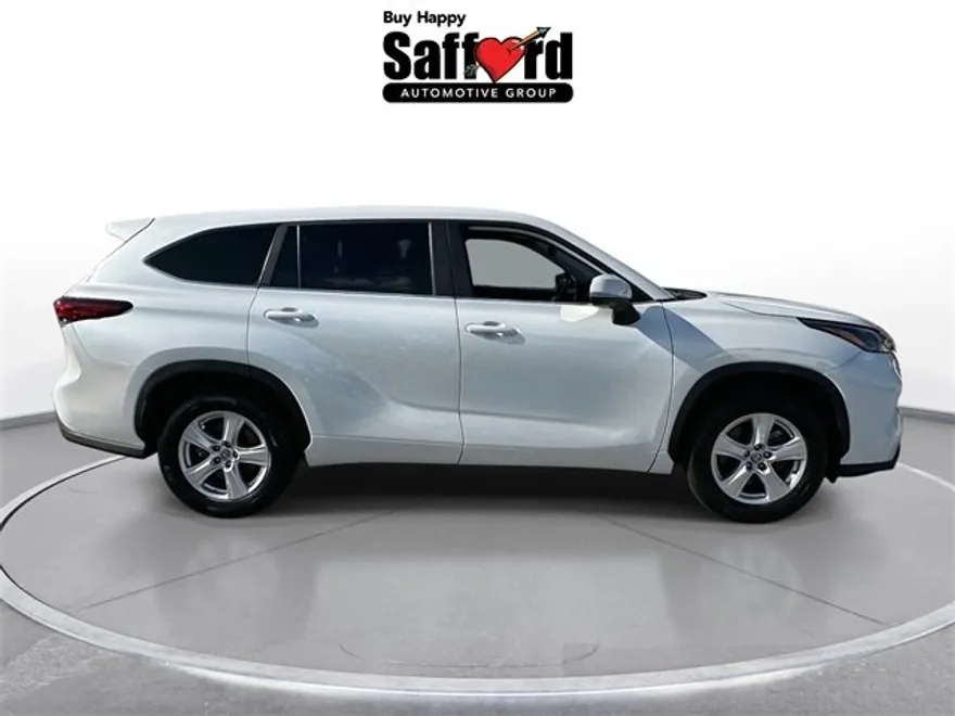 2023 Toyota Highlander L photo 1