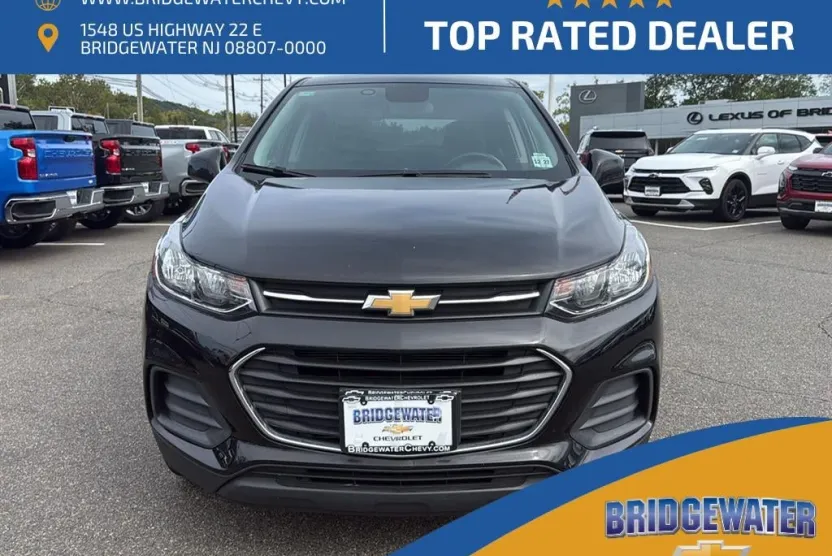 2022 Chevrolet Trax LS photo 1