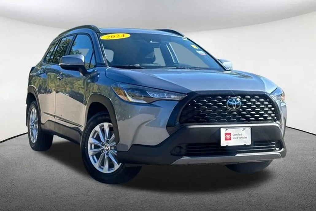 2024 Toyota Corolla Cross LE photo 1