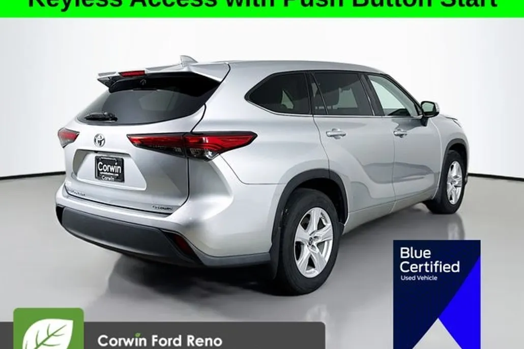 2021 Toyota Highlander LE photo 1