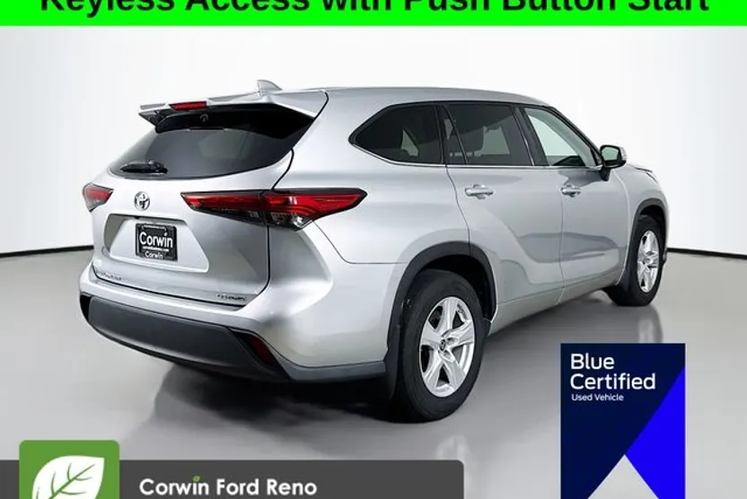 2021 Toyota Highlander LE photo 1