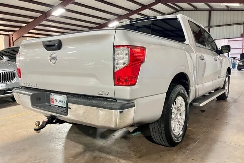 2019 Nissan Titan SV photo 1
