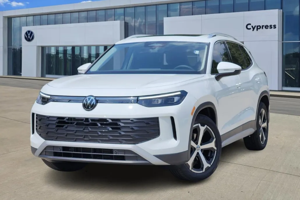 2025 Volkswagen Tiguan SE photo 1