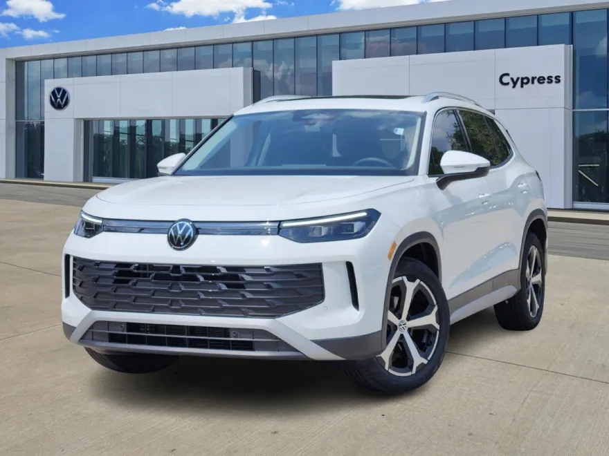 2025 Volkswagen Tiguan SE photo 1