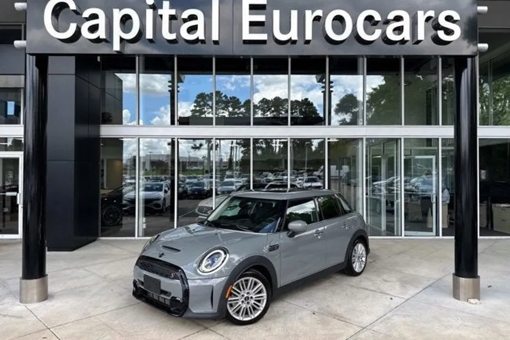2023 Mini Cooper 4 Door Hardtop S photo 1