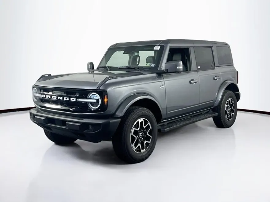 2024 Ford Bronco Outer Banks photo 1