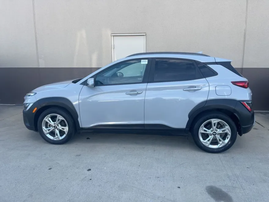 2022 Hyundai Kona SEL photo 1