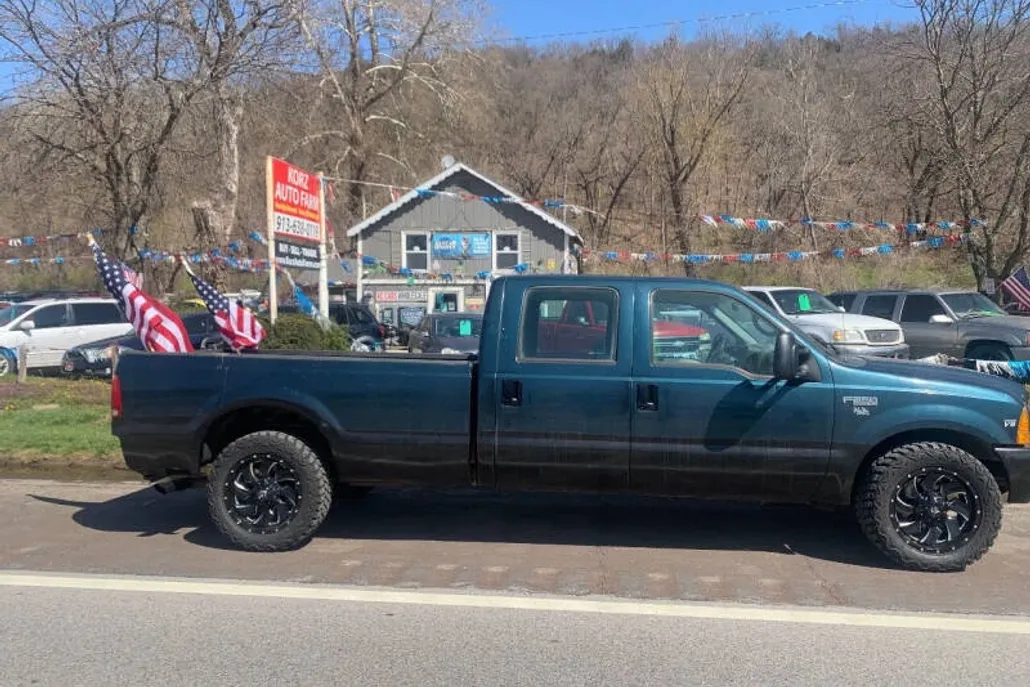 1999 Ford F-250 XLT photo 1