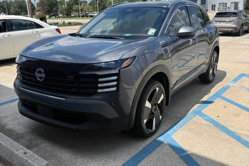2025 Nissan Kicks SR photo 1