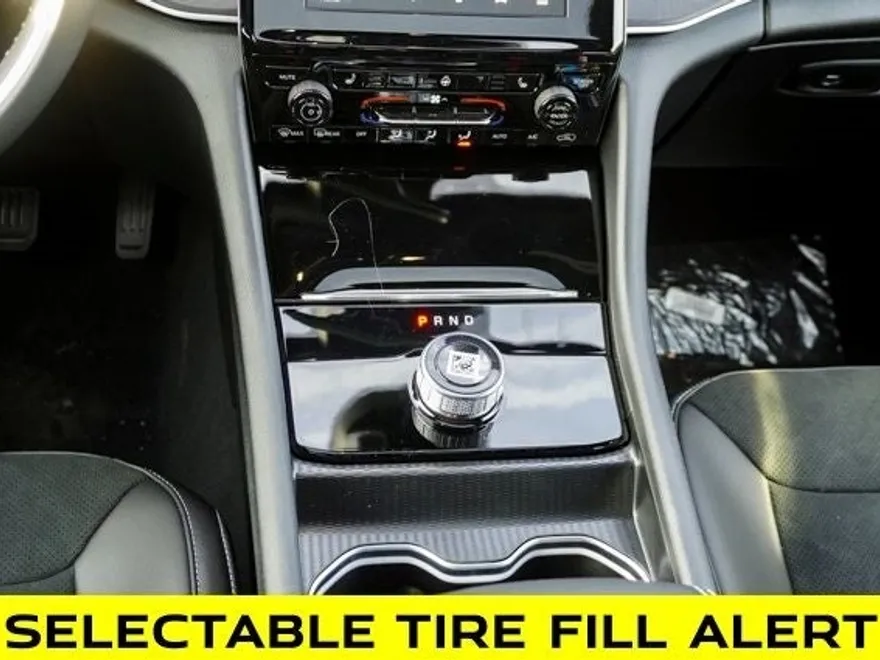 2025 Jeep Grand Cherokee Altitude photo 14