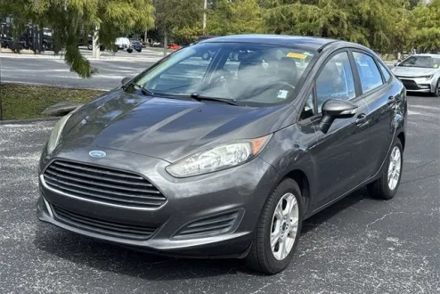 2015 Ford Fiesta SE photo 2