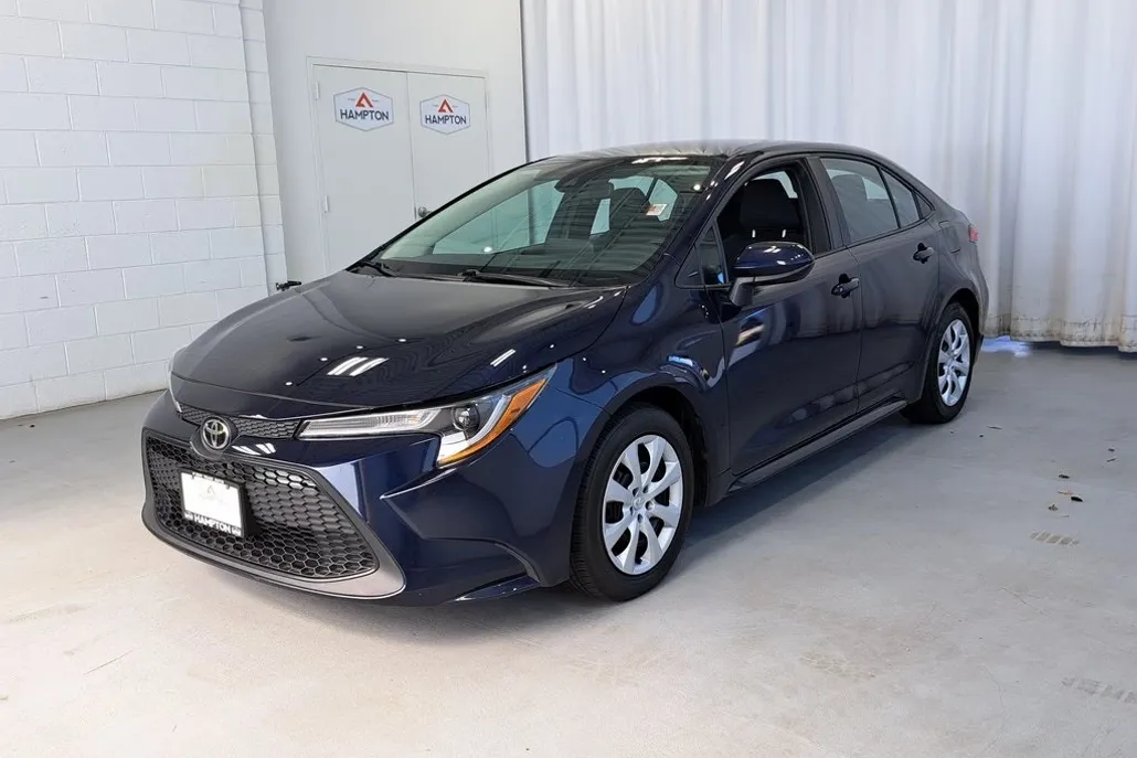 2022 Toyota Corolla LE photo 1