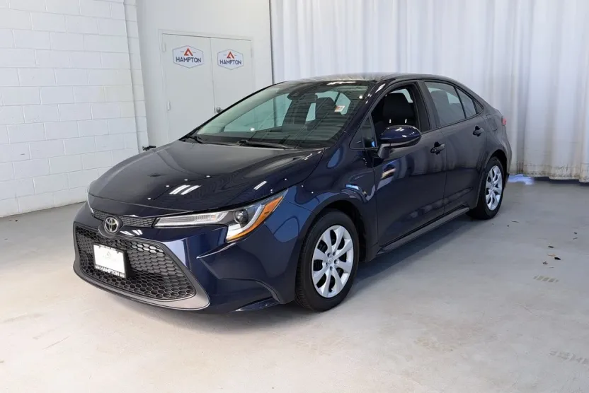 2022 Toyota Corolla LE photo 1