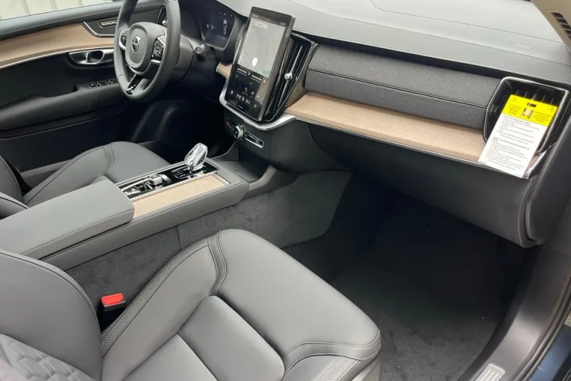 2026 Volvo XC90 B5 Core photo 1