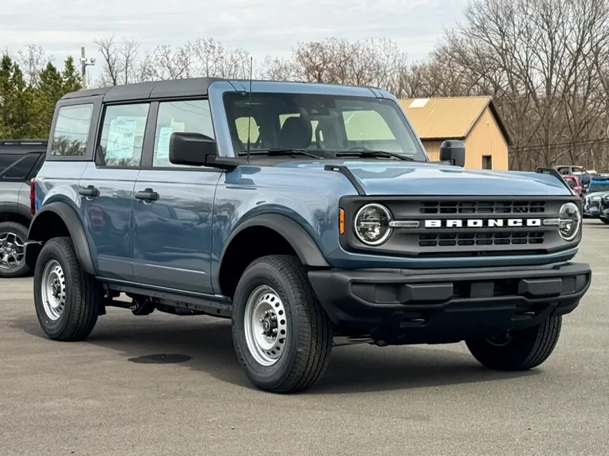 2025 Ford Bronco Base photo 1