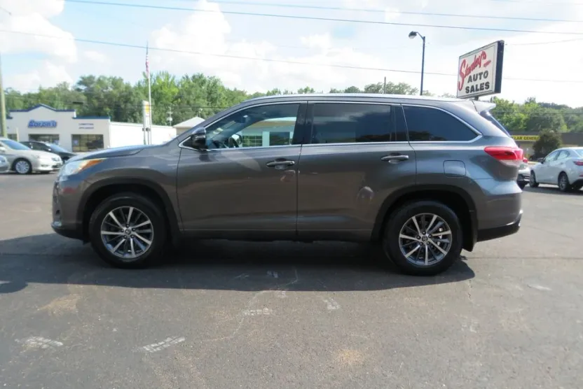 2017 Toyota Highlander SE XLE photo 1