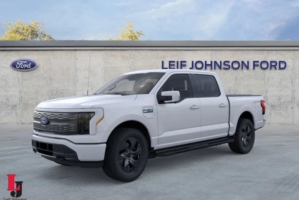 2025 Ford F-150 Lightning Lariat photo 1