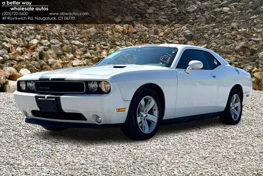 2013 Dodge Challenger SXT photo 1
