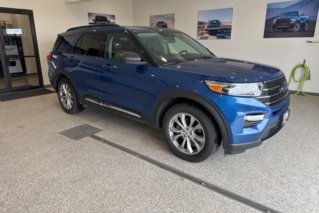 2020 Ford Explorer XLT photo 1