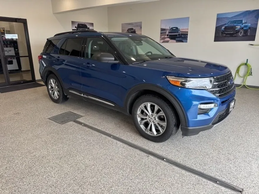 2020 Ford Explorer XLT photo 1