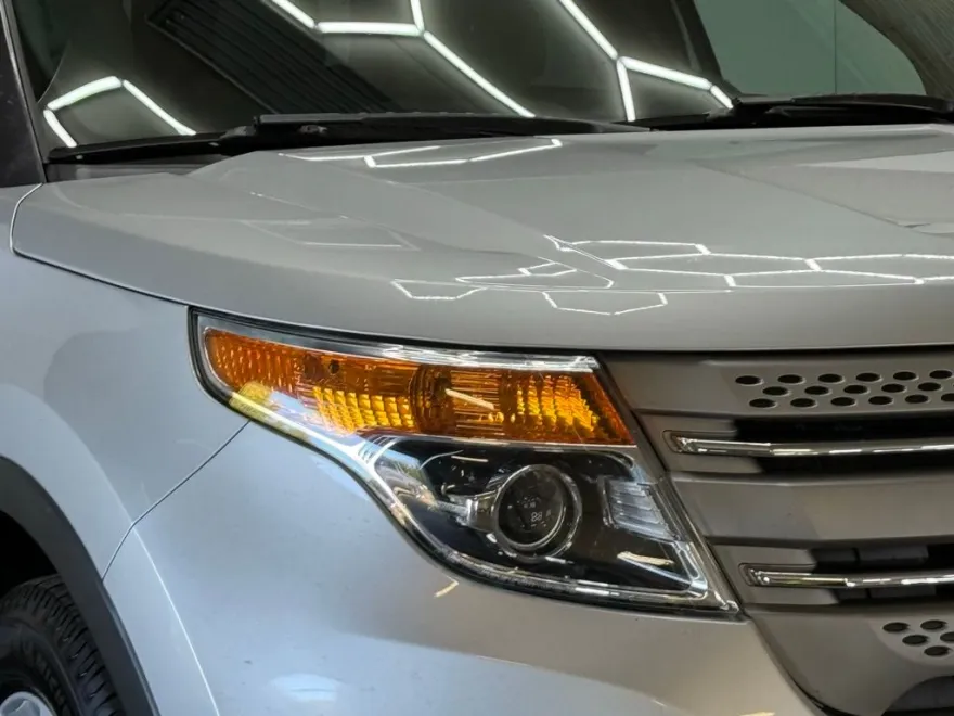 2015 Ford Explorer Base photo 1