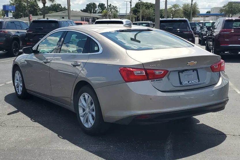 2024 Chevrolet Malibu 1LT photo 1