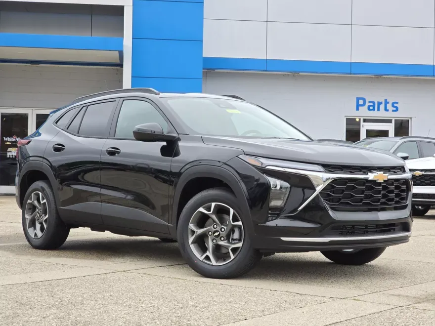 2025 Chevrolet Trax LT photo 1