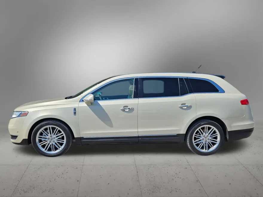 2016 Lincoln MKT EcoBoost photo 1