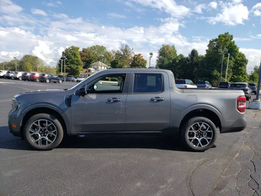 2025 Ford Maverick Lariat photo 1