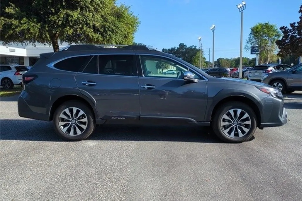 2024 Subaru Outback Touring photo 1