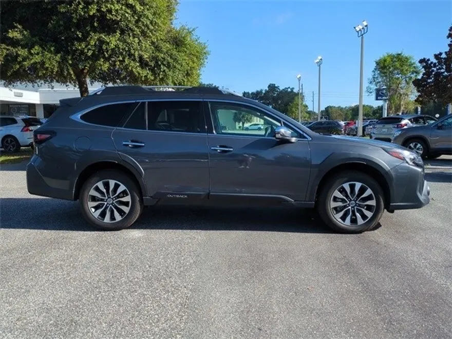 2024 Subaru Outback Touring photo 1