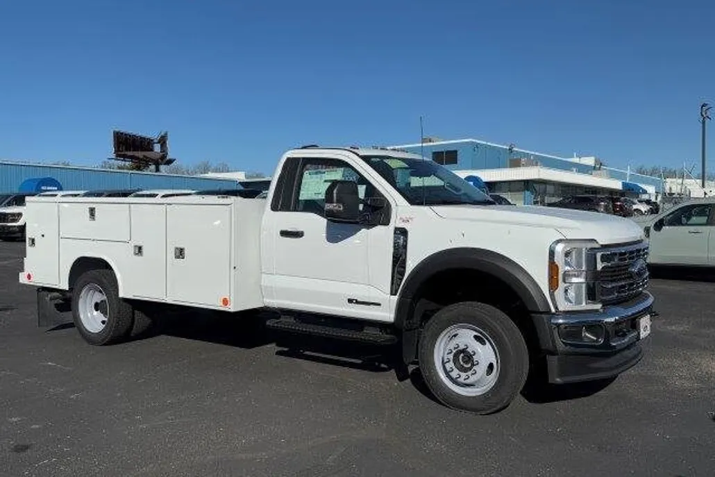 2024 Ford F-550 photo 1