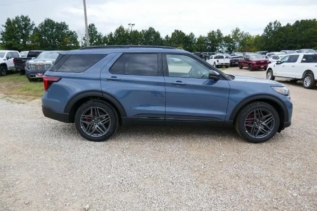 2025 Ford Explorer ST photo 1
