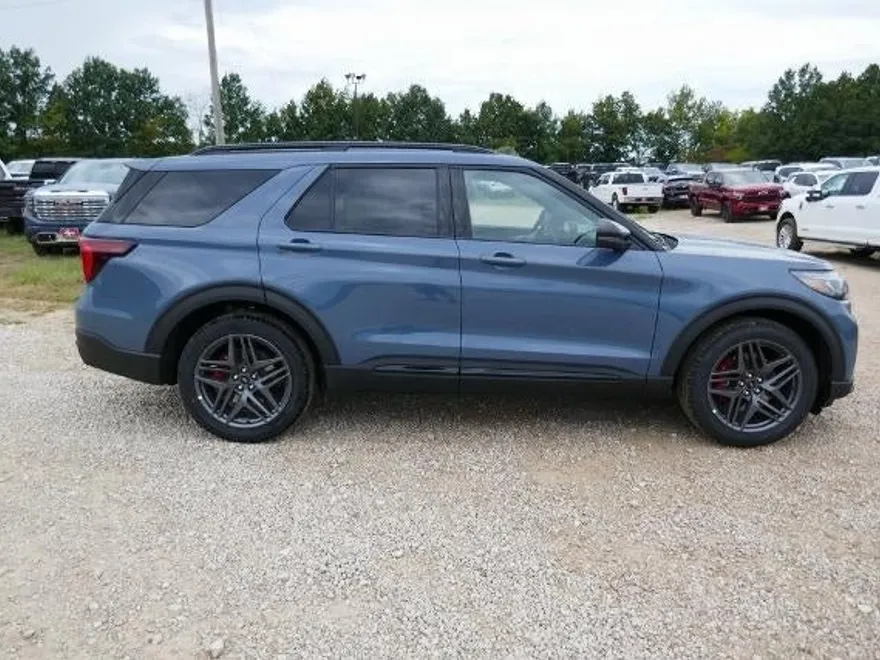 2025 Ford Explorer ST photo 1