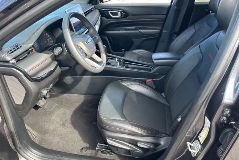 2024 Jeep Compass Trailhawk photo 1