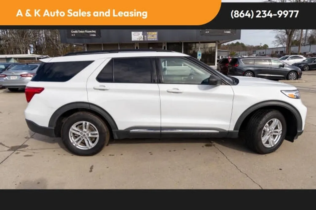 2020 Ford Explorer XLT photo 1
