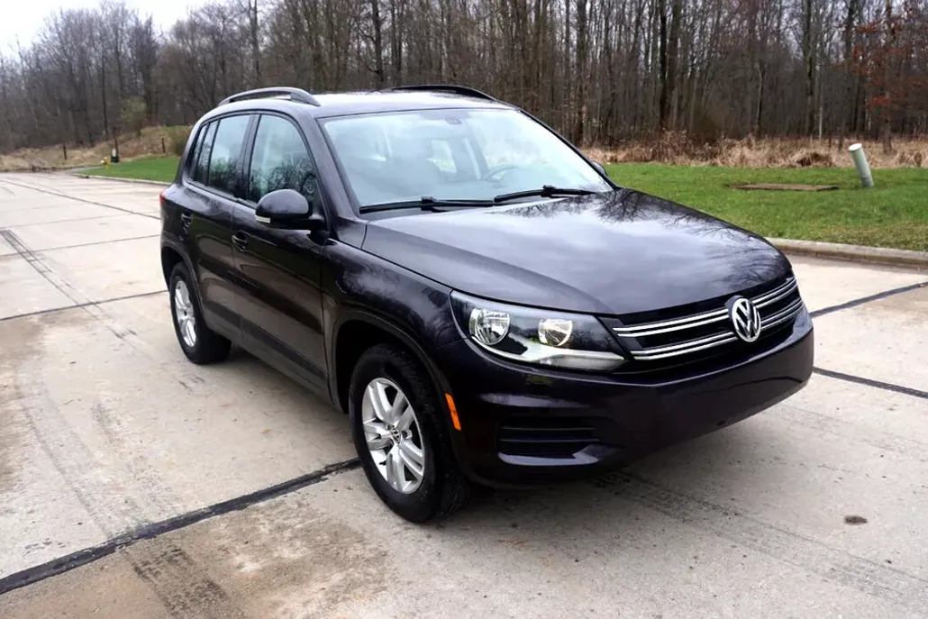 2016 Volkswagen Tiguan S photo 1